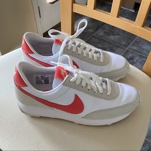 NIKE WOMEN’S DAYBREAK SIZE 6.5
